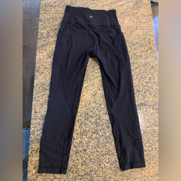 Lululemon black cropped leggings size 4 - Picture 4 of 13